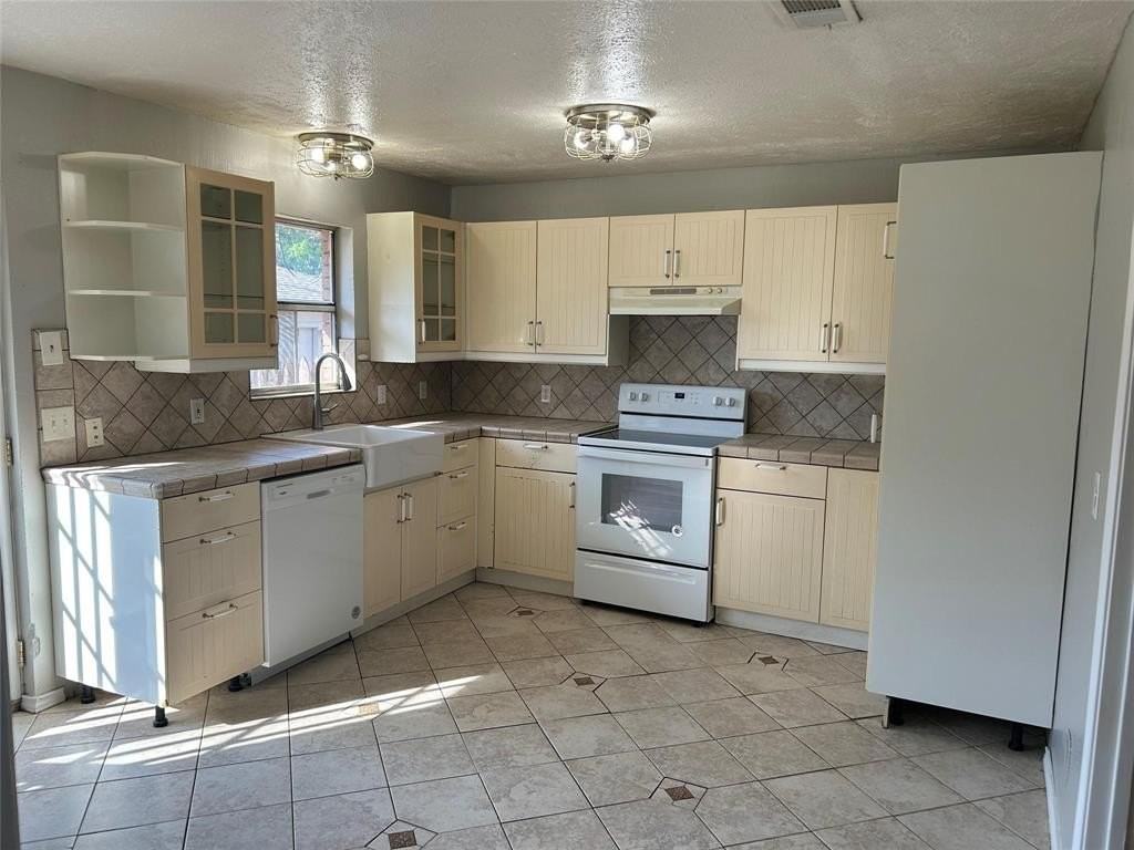 7458 Walling Lane - Photo 3 of 10