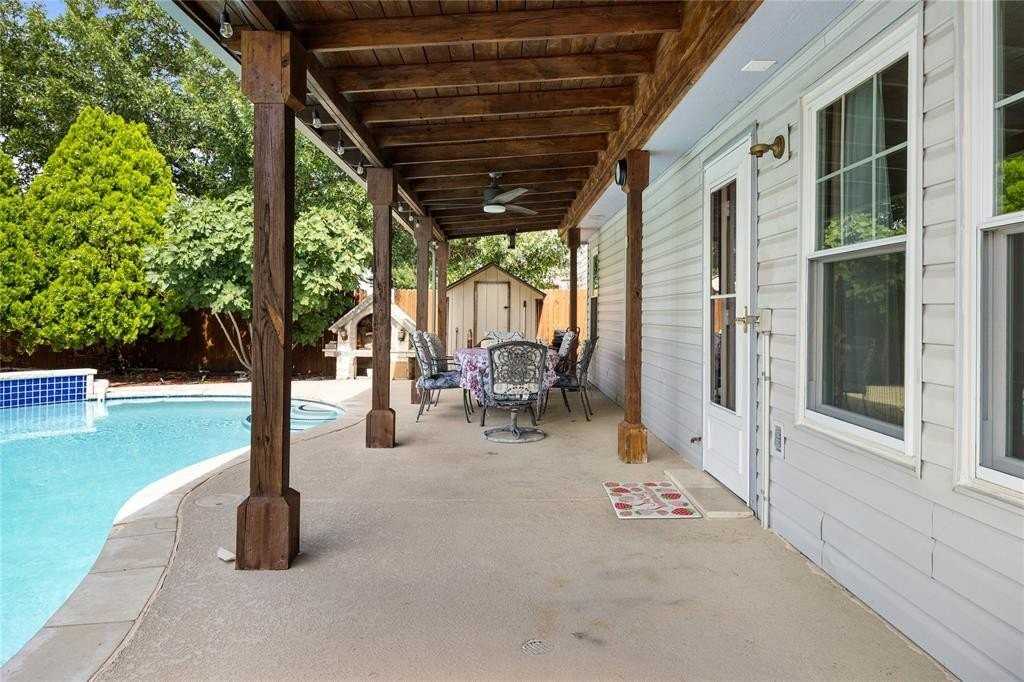 2305 Chestnut Dr - Photo 2 of 23