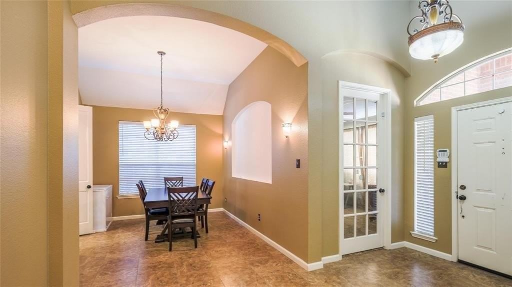 4121 Burnhill Dr - Photo 3 of 18