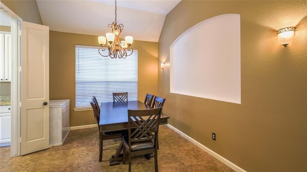 4121 Burnhill Dr - Photo 4 of 18