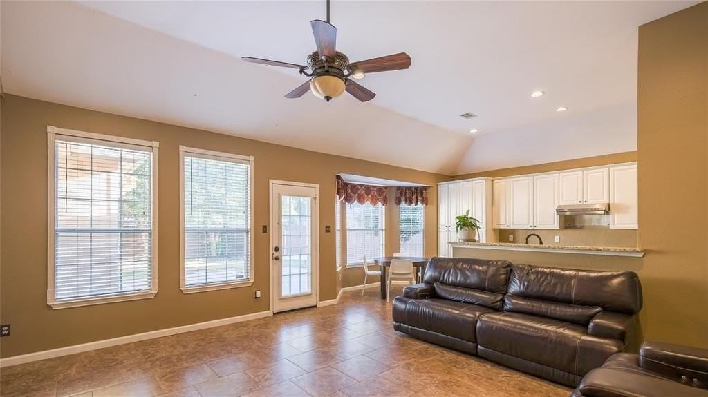 4121 Burnhill Dr - Photo 5 of 18