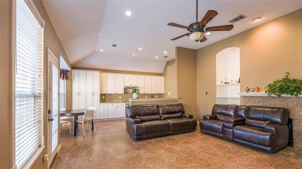 4121 Burnhill Dr - Photo 6 of 18