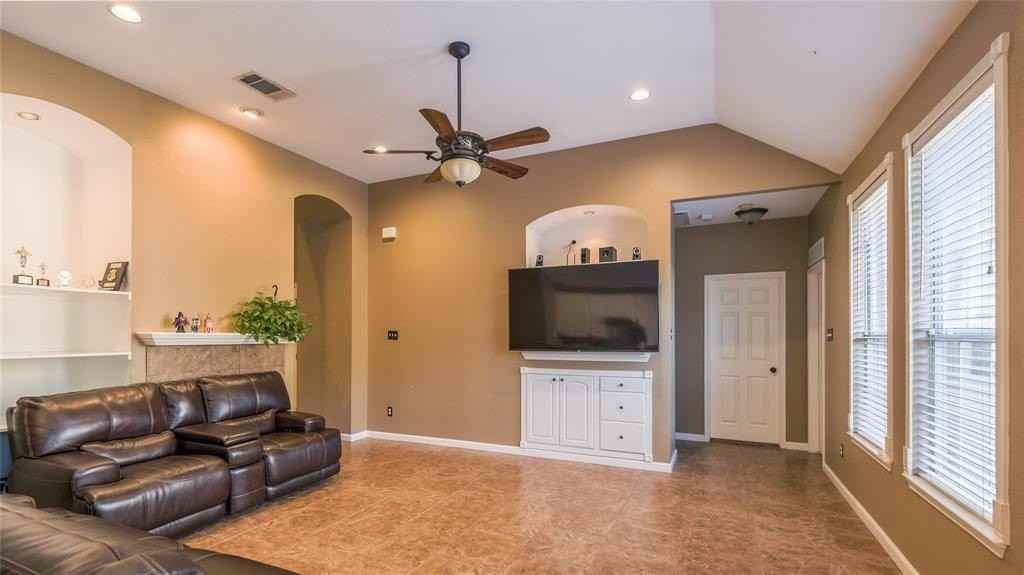 4121 Burnhill Dr - Photo 7 of 18