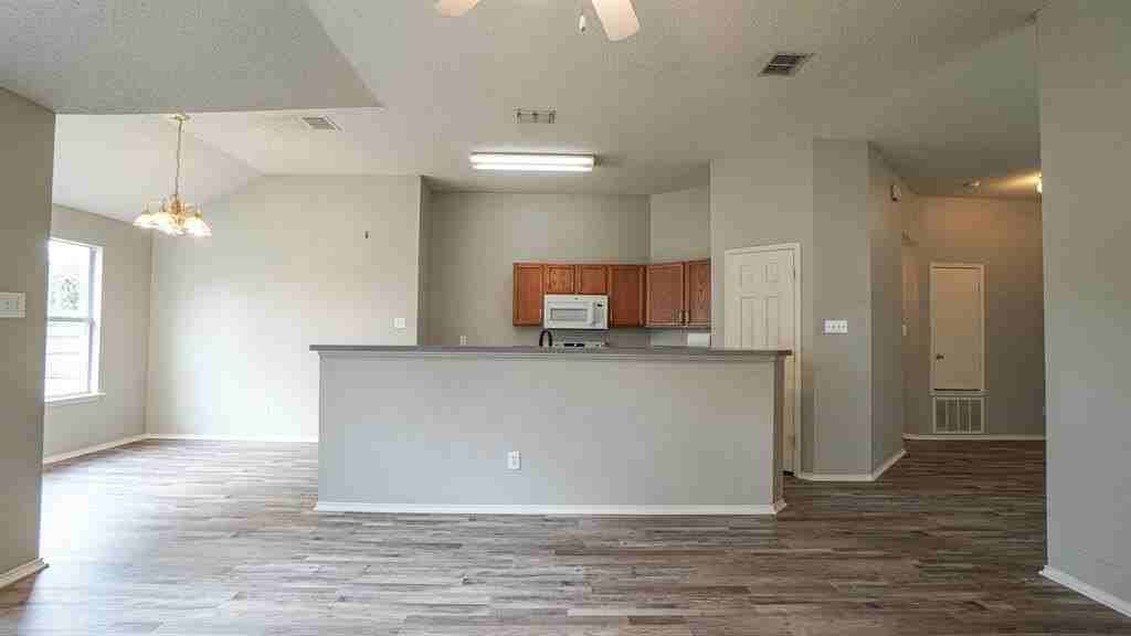 1036 Hampton Dr - Photo 7 of 30