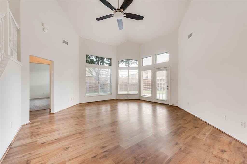 3605 Carrington Dr - Photo 5 of 21