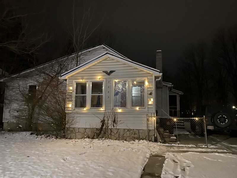 2085 Cedar St - Photo 2 of 7