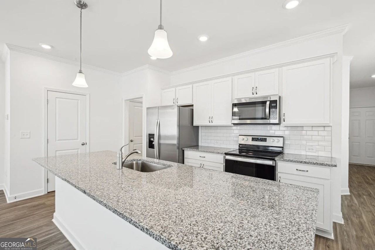 4073 Hillmont Ln - Photo 2 of 9