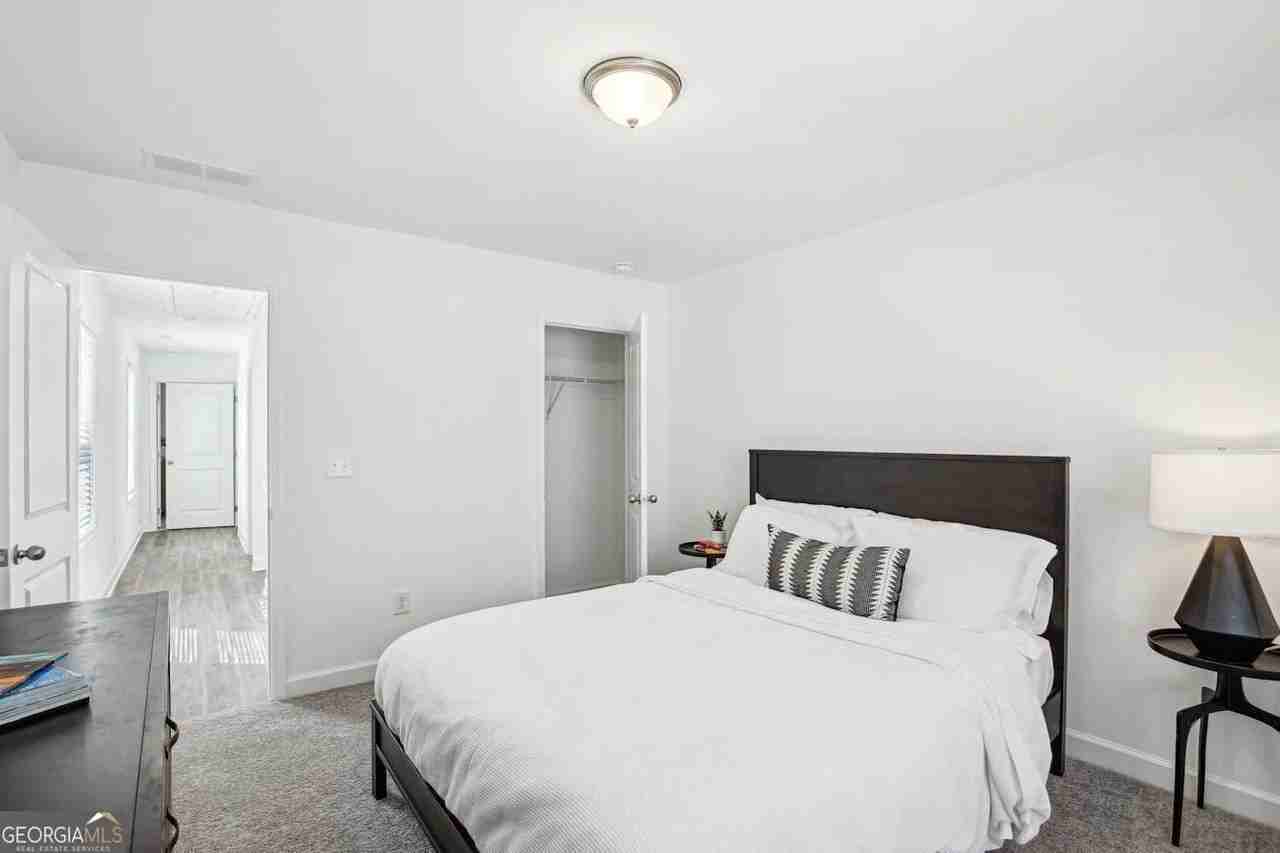 4073 Hillmont Ln - Photo 6 of 9