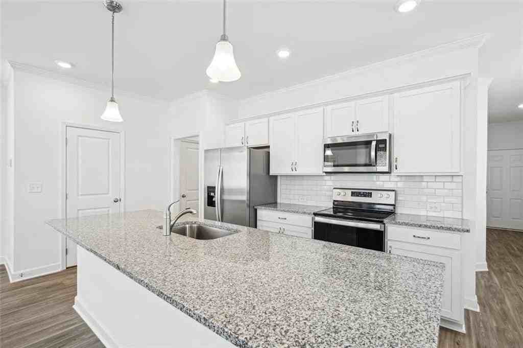 5083 Woodland Hls - Photo 2 of 8