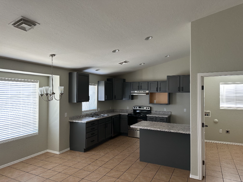 898 W 7th St S - Photo 2 of 9