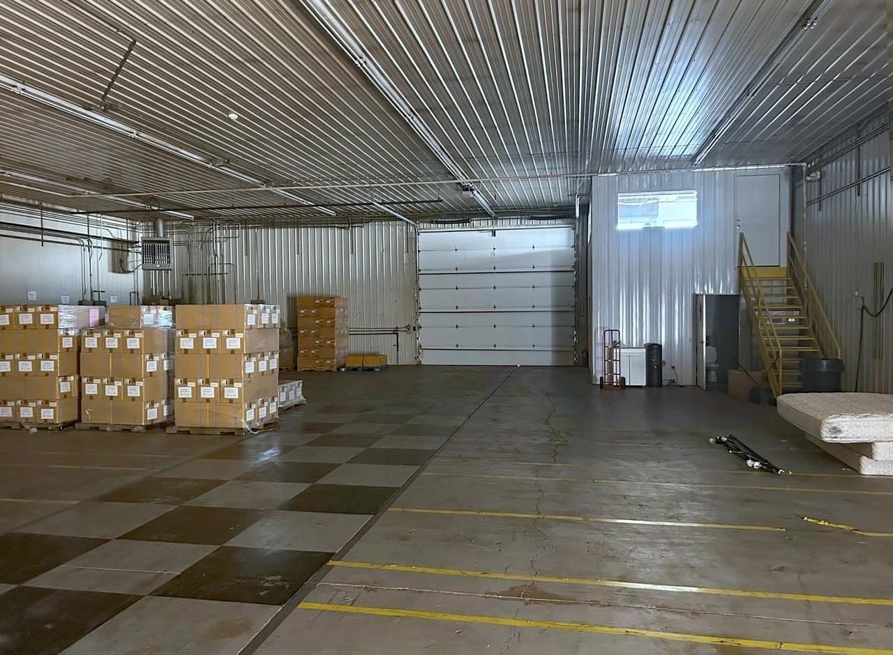 2737 Pioneer Dr - Photo 3 of 12