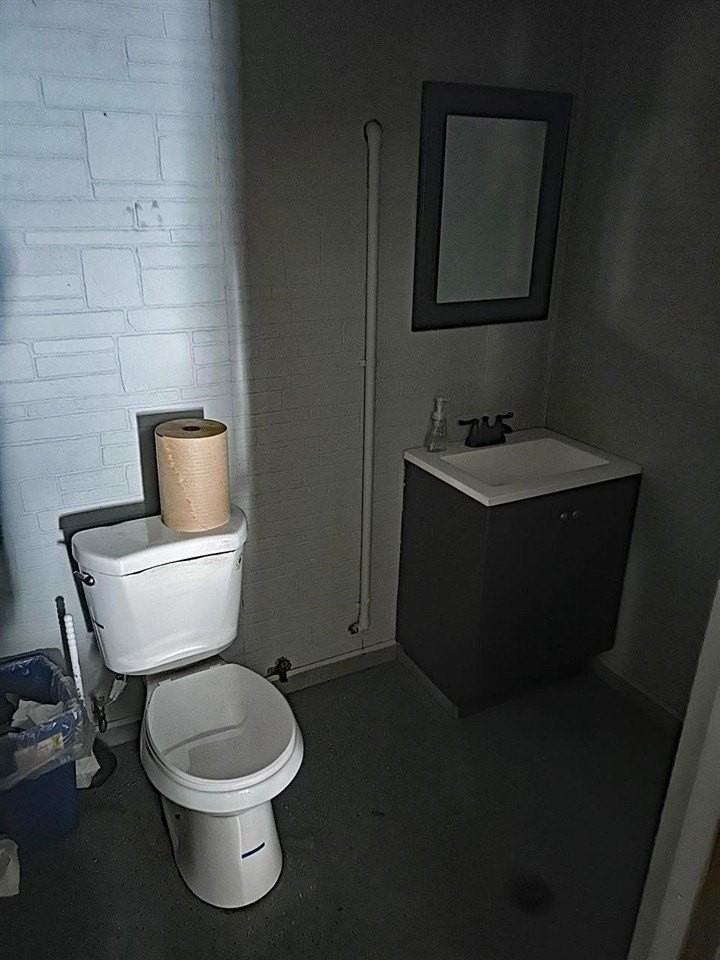 2737 Pioneer Dr - Photo 7 of 12