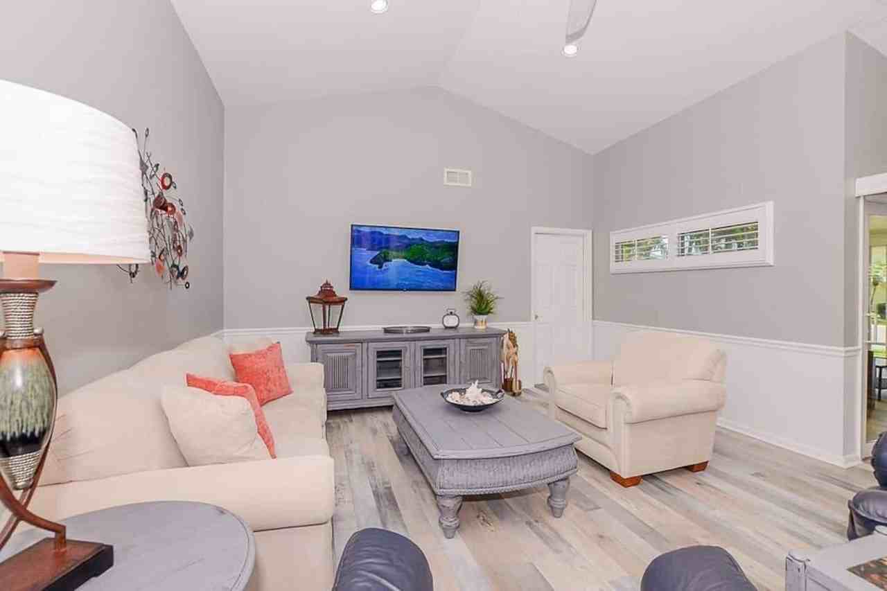 4031 Northeast Breakwater Drive - Photo 6 of 50