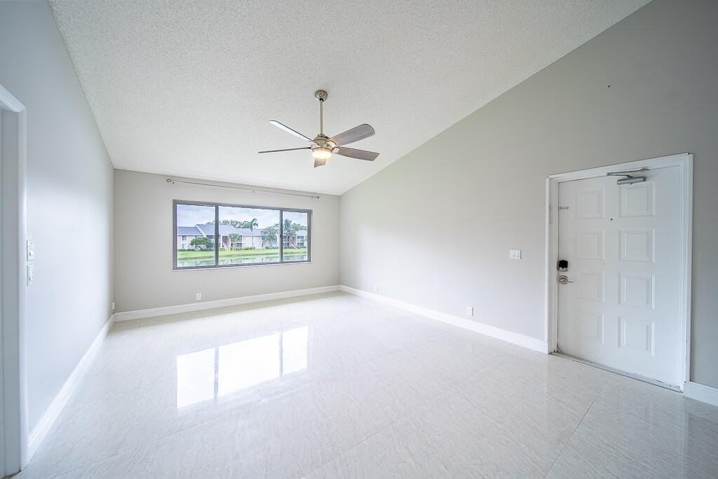 13810 Oneida Dr #C2 - Photo 6 of 31