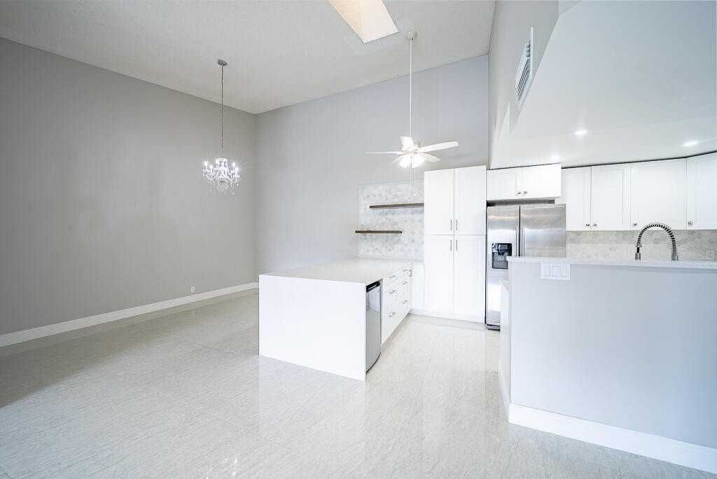 13810 Oneida Dr #C2 - Photo 7 of 31