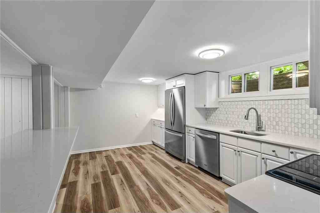 193 3rd St #2 - Photo 3 of 27