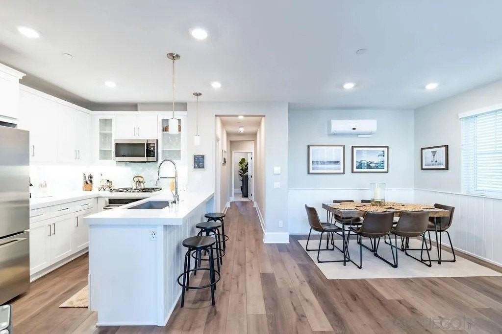 824 Jersey Ct - Photo 2 of 34