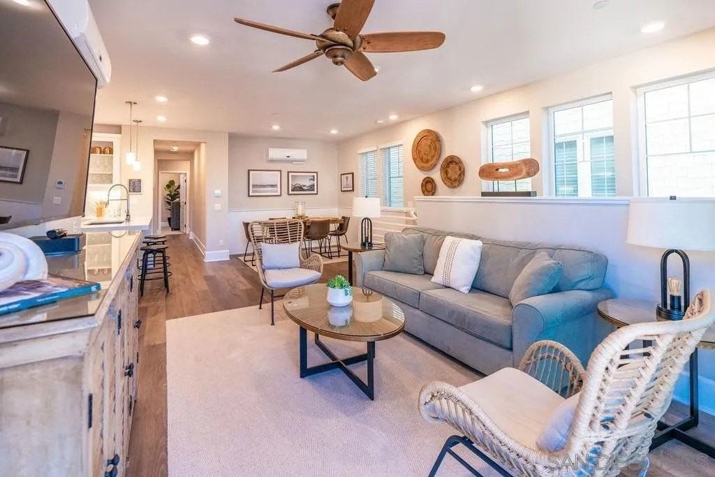 824 Jersey Ct - Photo 3 of 34