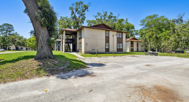 458 Bentwood Ln #2D - Photo 2 of 15