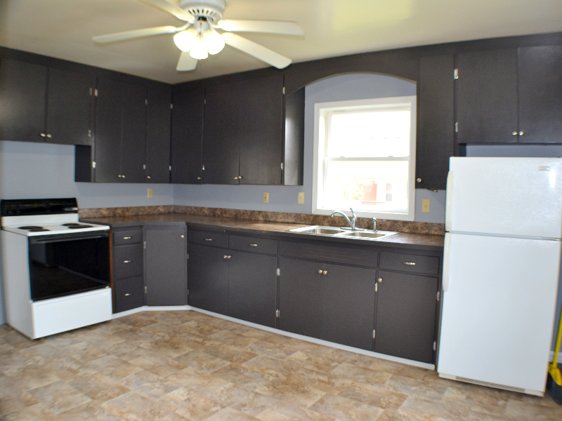 605 Iowa Ave - Photo 2 of 13