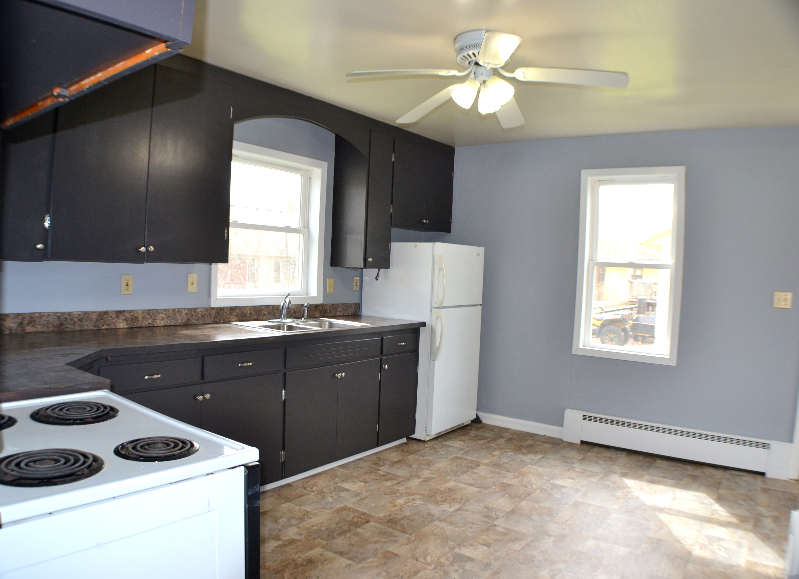 605 Iowa Ave - Photo 3 of 13