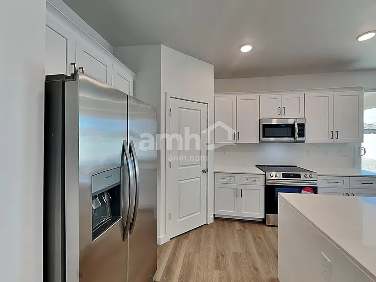 18492 W Honeysuckle Dr - Photo 2 of 11