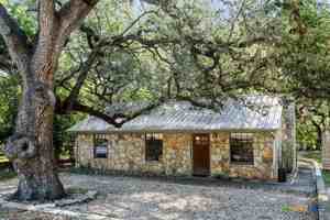 featured image of 202 Leveritts Loop