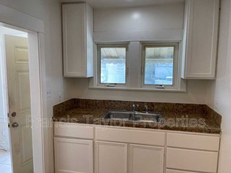 1214 S Escondido Blvd #2 - Photo 3 of 8