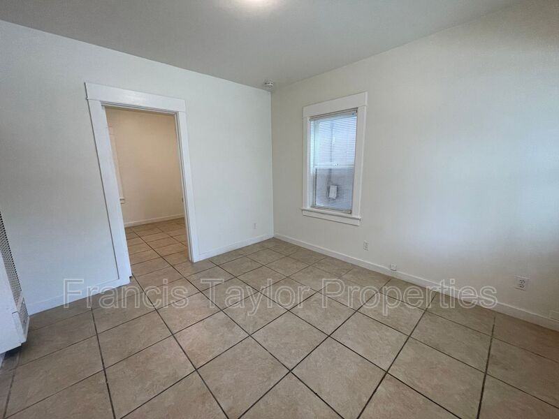1214 S Escondido Blvd #2 - Photo 4 of 8