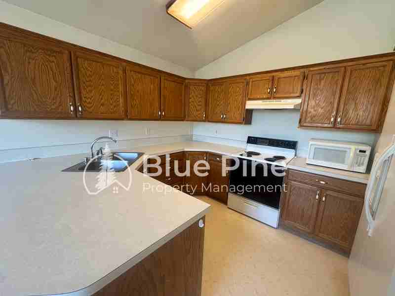 3705 Spring Creek Dr - Photo 4 of 16