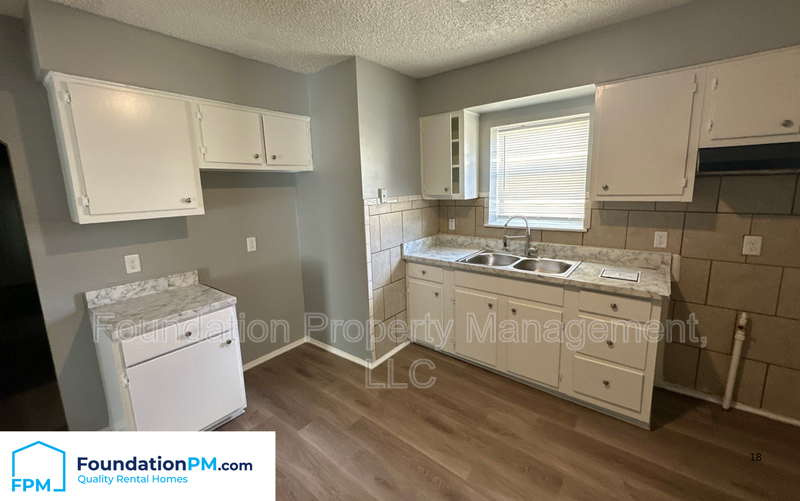 1721 W Silver St - Photo 3 of 14