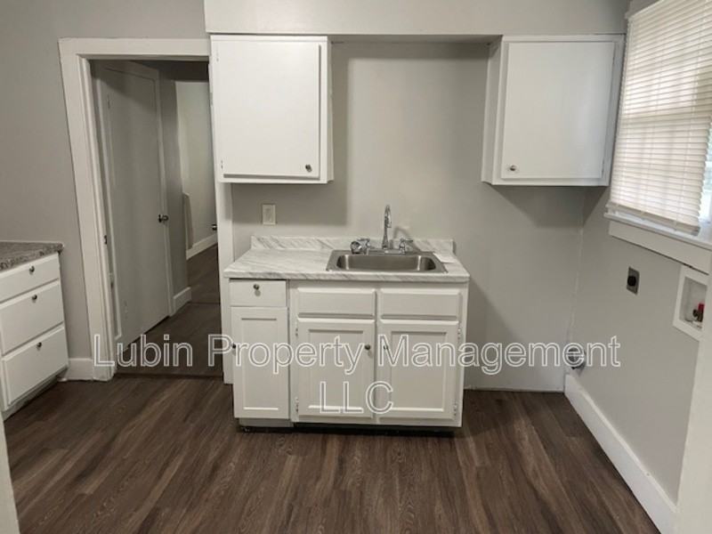 781 David St - Photo 3 of 6