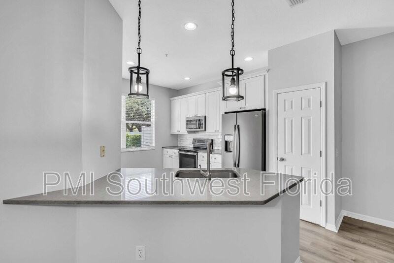 3959 Yellowstone Cir - Photo 3 of 27