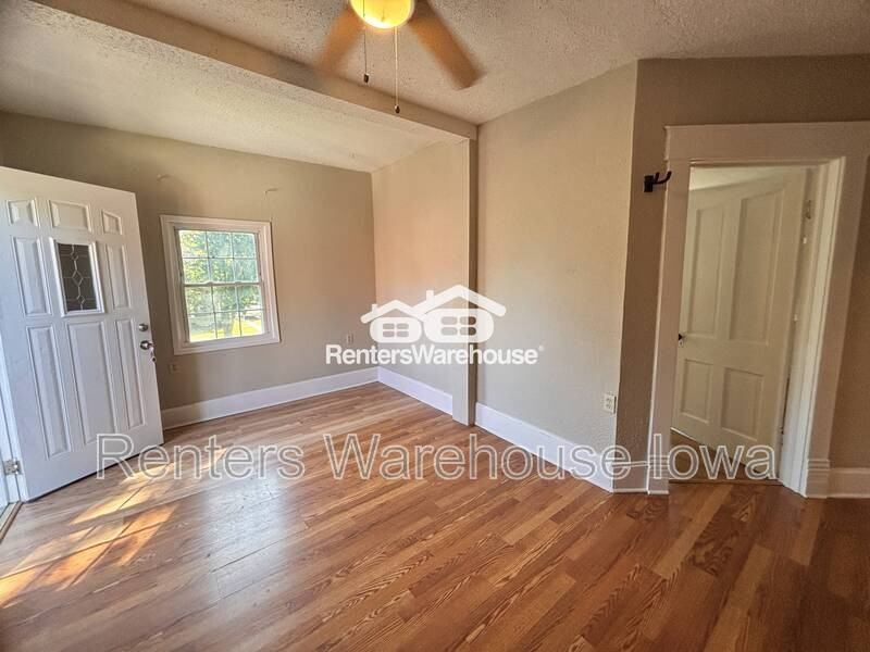 416 8th St #2 - Photo 6 of 10