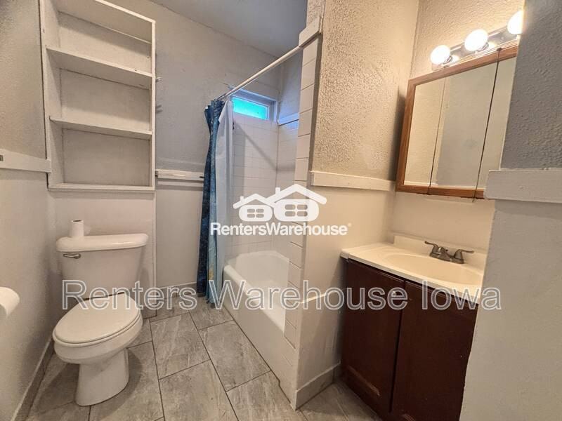 416 8th St #2 - Photo 7 of 10