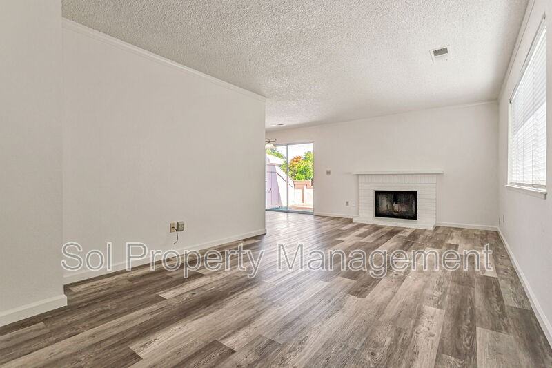 4450 Starboard Ct - Photo 3 of 21