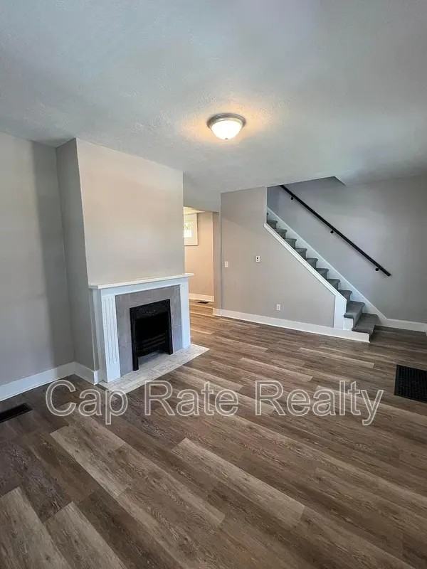 1476 N 6th St - Photo 3 of 24