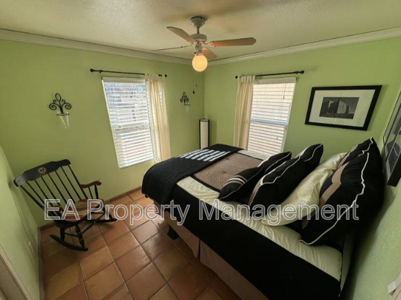 2241 Bartolo Ave Sw - Photo 7 of 17