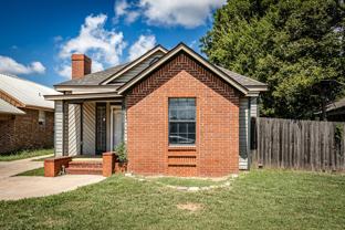 1813 Sw B Ave - Photo 1 of 1