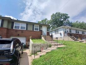 3412 S Oxford Ave - Photo 1 of 1