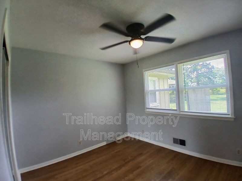 3412 S Oxford Ave - Photo 3 of 25