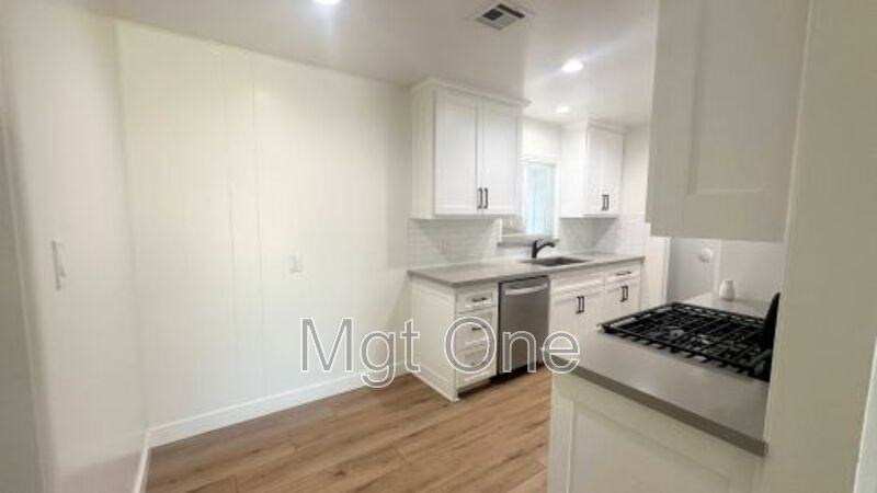 4157 Kingsbury Pl - Photo 2 of 20