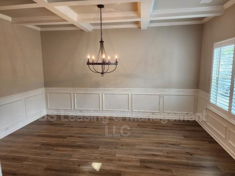 2112 Sequoia Dr - Photo 4 of 30