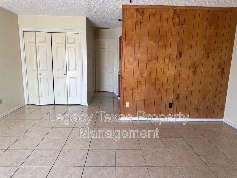 1412 Courtney Pl - Photo 2 of 16