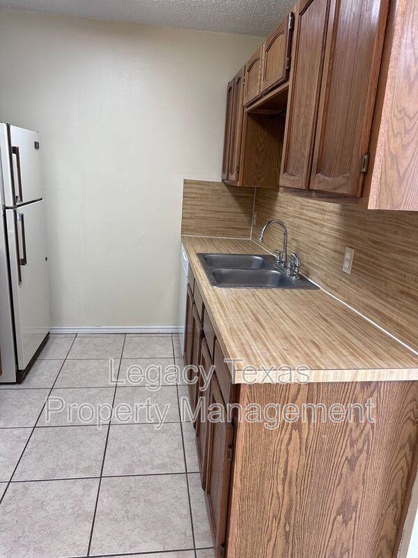 1412 Courtney Pl - Photo 4 of 16