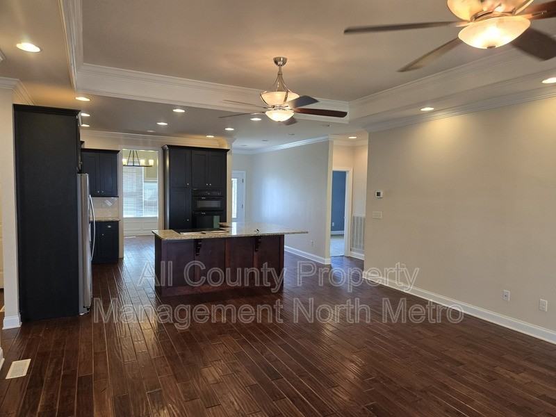 284 Quartz Dr - Photo 2 of 13