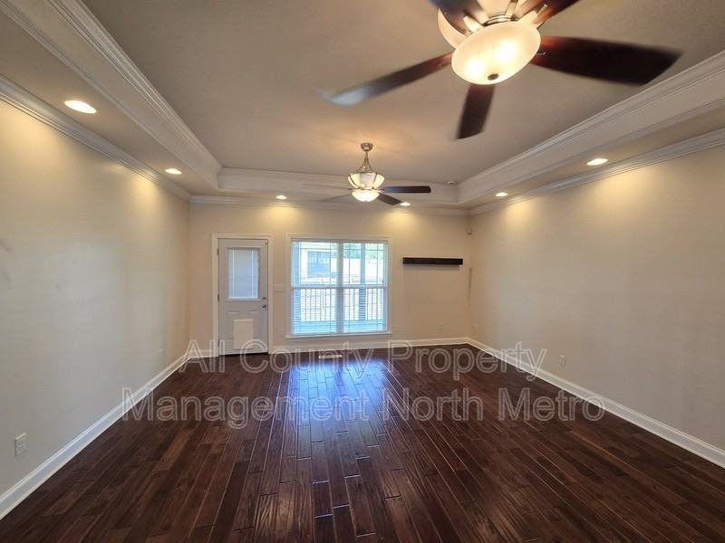 284 Quartz Dr - Photo 3 of 13