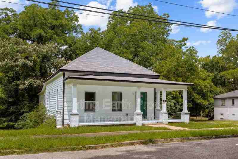 552 S Bainbridge St - Photo 2 of 17