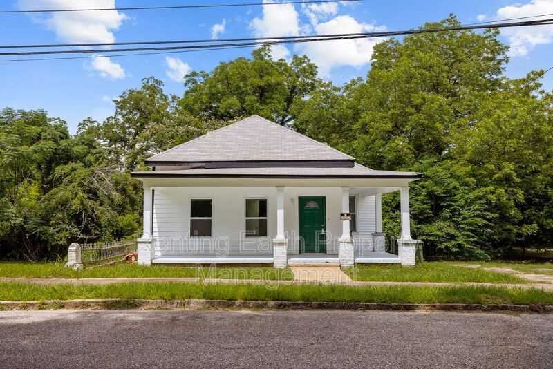 552 S Bainbridge St - Photo 3 of 17