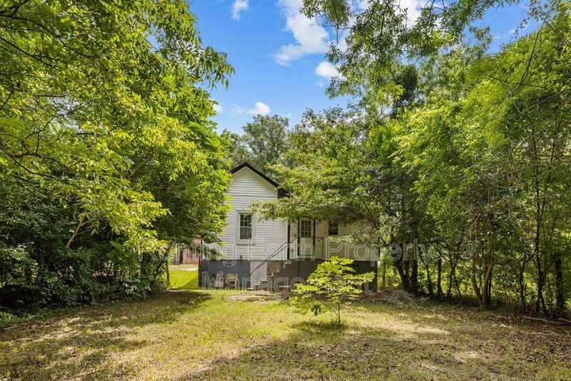 552 S Bainbridge St - Photo 5 of 17